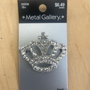 Metal gallery crown brooch Jewelry, Christmas/Easter NEW